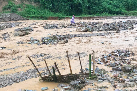 Hiện nay, thời tiết diễn biến phức tạp, có thể xảy ra mưa lớn, lũ quét, sạt lở đất, nguy cơ ảnh hưởng nghiêm trọng đến tính mạng, tài sản và các hoạt động lao động sản xuất hàng ngày của nhân dân