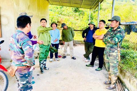 BÍ THƯ ĐẢNG ỦY XÃ MƯỜNG MÙN KIỂM TRA, CHỈ ĐẠO PHÁT TRIỂN CÂY MẮC CA, CÀ PHÊ TRÊN ĐỊA BÀN