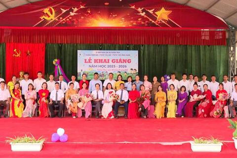 THẦY VÀ TRÒ XÃ MƯỜNG MÙN HÂN HOAN CHÀO ĐÓN NĂM HỌC MỚI 2025 - 2026