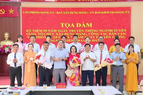 TỌA ĐÀM KỶ NIỆM CÁC NGÀY TRUYỀN THỐNG CÁC NGÀNH TRONG ĐẢNG