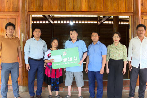 Bàn giao Nhà Đại đoàn kết cho hộ nghèo tại xã Mường Mùn