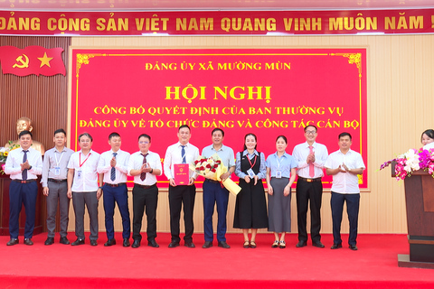Đảng ủy xã Mường Mùn công bố các quyết định về tổ chức đảng và công tác cán bộ
